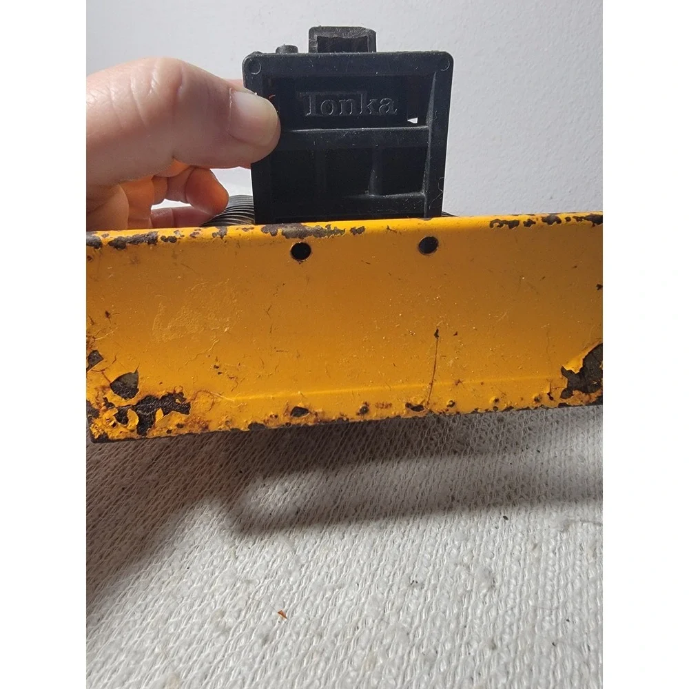 Vintage Tonka T-6 Bulldozer Pressed Steel Crawler Yellow Tractor Rubber Track